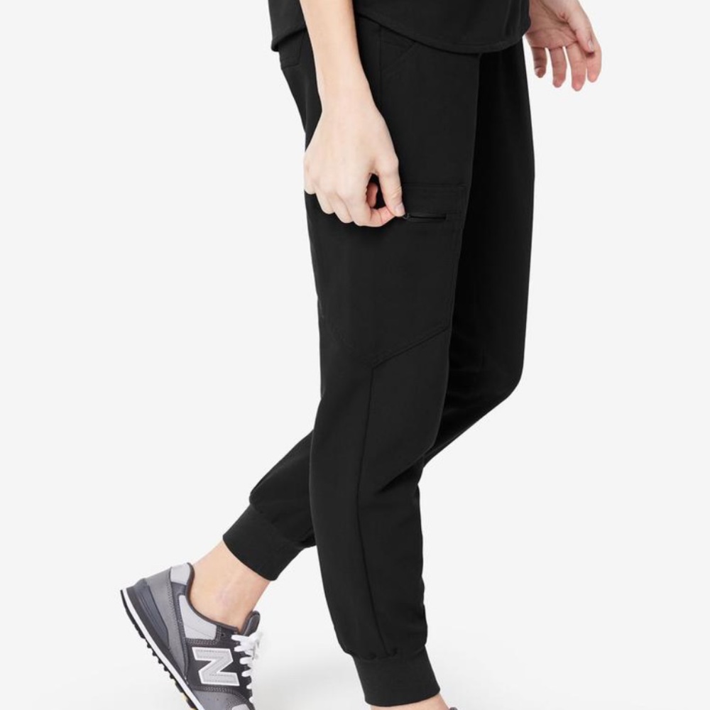 FIGS // Zamora Jogger Scrub Pants
